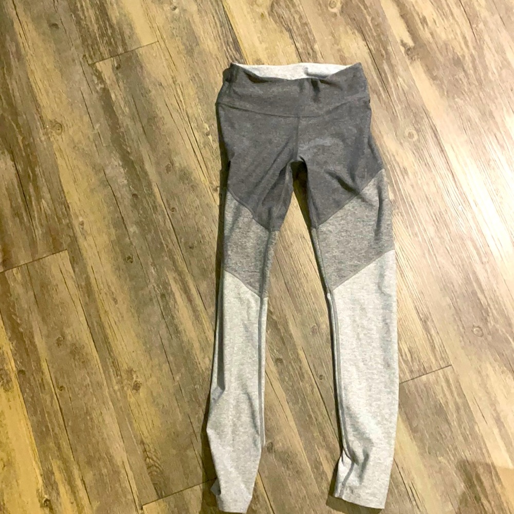 outdoor voices- size small color block leggings